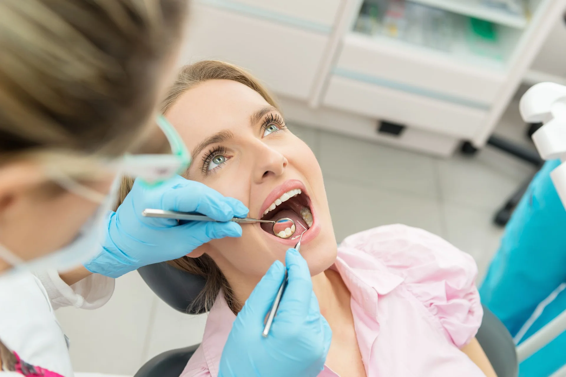 Close-up periodontal examination with dental mirror